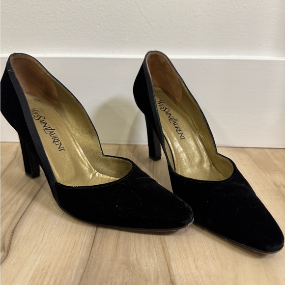 Velvet heels Yves Saint Laurent Black size 37.5 EU in Velvet  Vintage Yves Saint Laurent Black Velvet Women\'s Heels